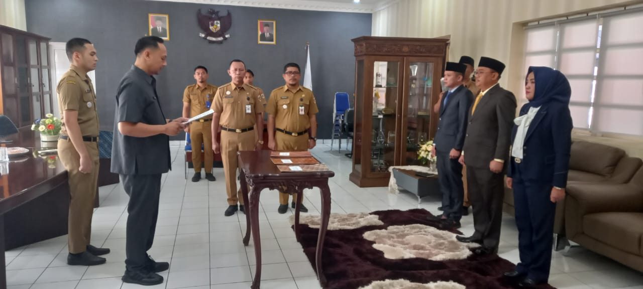 PELANTIKAN PEMBERHENTIAN DAN PENGANGKATAN PEJABAT STRUKTURAL DI LINGKUNGAN PEMERINTAH DAERAH KOTA KOTAMOBAGU TAHUN 2023
